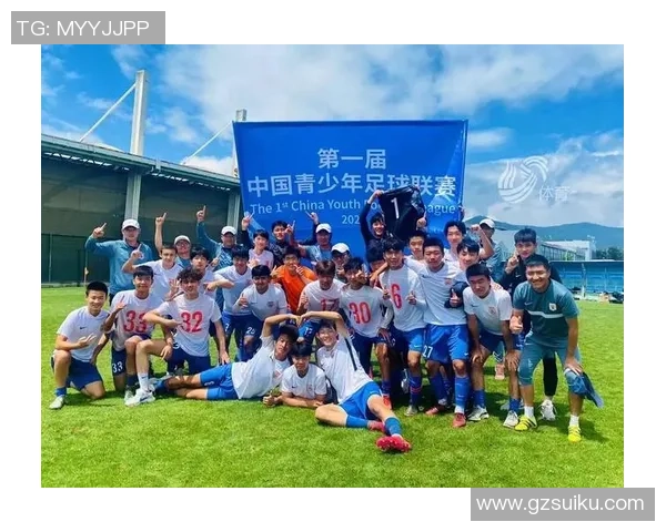 成都足球队荣登足球团队协作排行榜第九名展现团队精神与实力